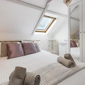 Pip's By Staytor Holiday home