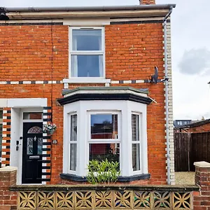  Holiday home Tudor Delightful House By Staystaycations United Kingdom